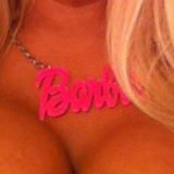 Oversexte Barbie Wilt Xxl Neukstaaf In Kaalgeschoren Kutje Voelen