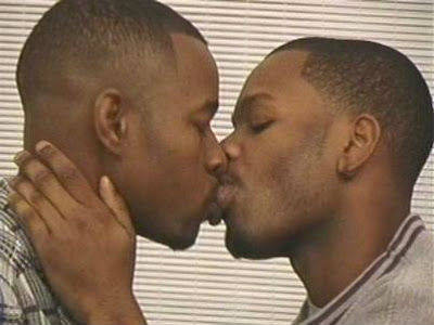 Gay Stel Zoekt Naar Nog Een Gay Man