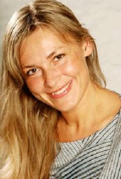 Deze Vrouw Van Middelbare Leeftijd Is Het Zat Om Alleen Te Zijn!