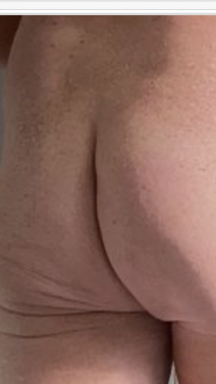 Bottom Zoekt Anaal