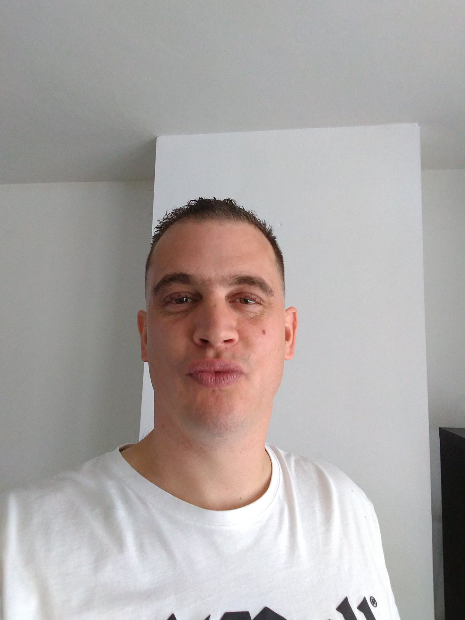 Zkt Dominante Shemales Om Onderdanig Sletje Te Worden Onderdanig Aangeboden