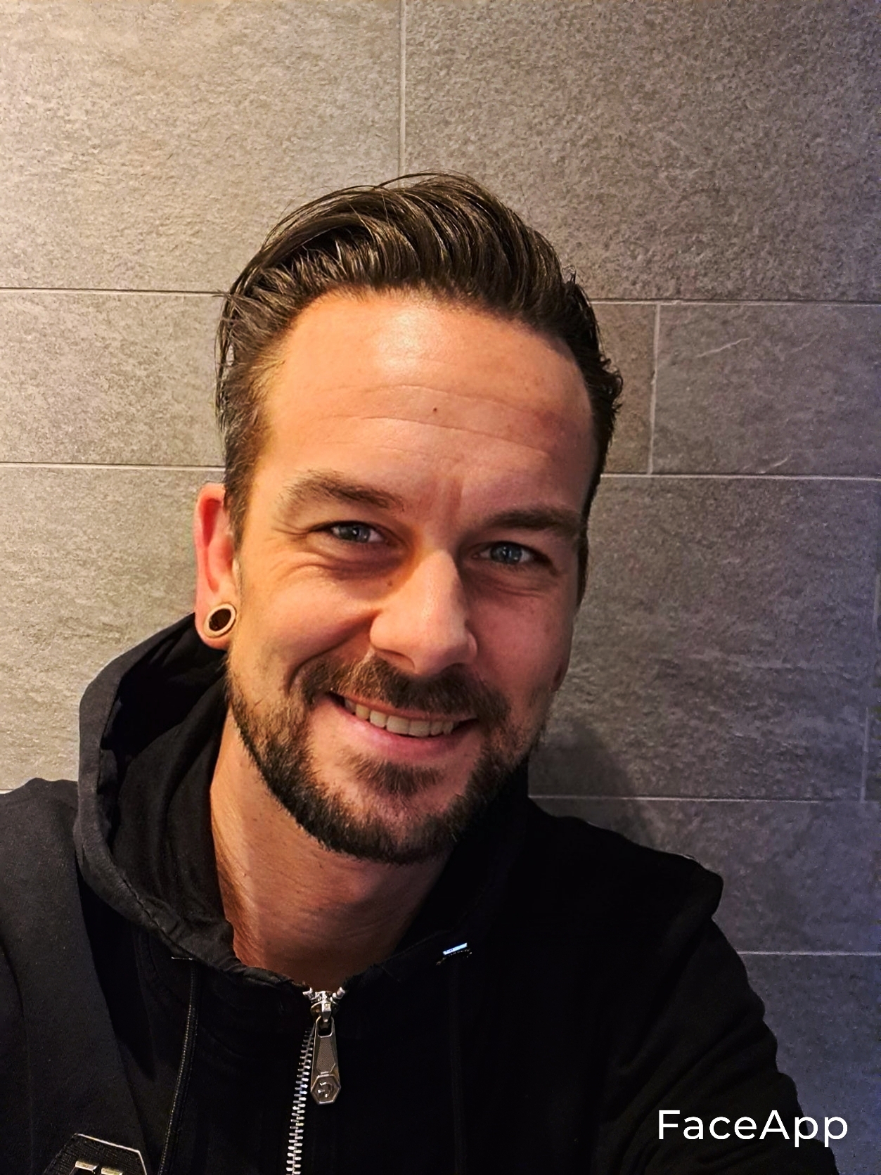 Man Staat Open Voor Sex Date Gigolo