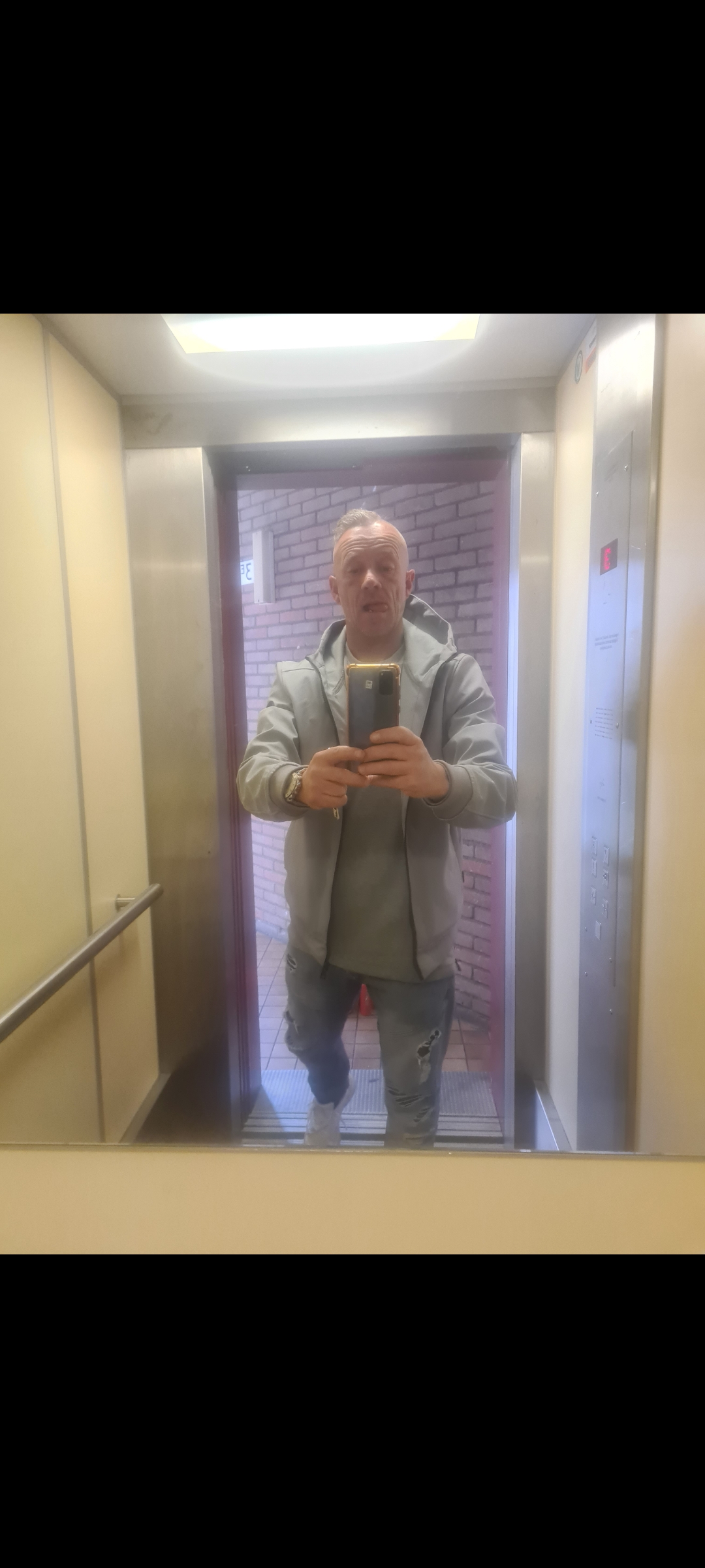 Heb Je Zin In Een Leuke Gezellige Avond Laat Het Dan Snel Weten En Qie Weet Hebben Wij Een Super Leuke Gezellige Romantische Avond !! Man Zoekt Vrouw