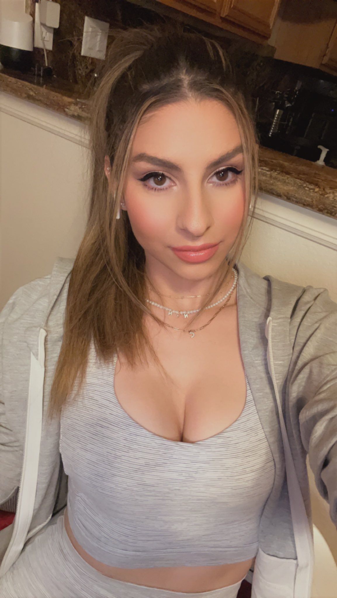 Kom En Geniet Van Een Zeer Zachte Erotische Massage Met Fantastische Seks