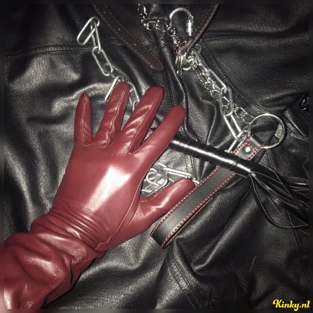 Een Sensuele En Hete Minnares Met Klasse En Rijke Fantasie. Bdsm