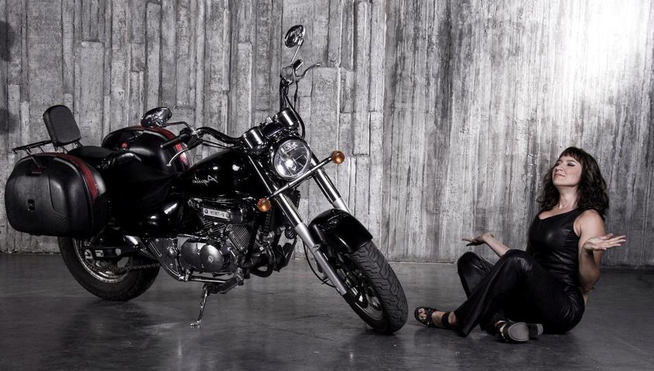 Gaan Wij Samen Lekker Touren Op De Motor? Vrouw Zoekt Man