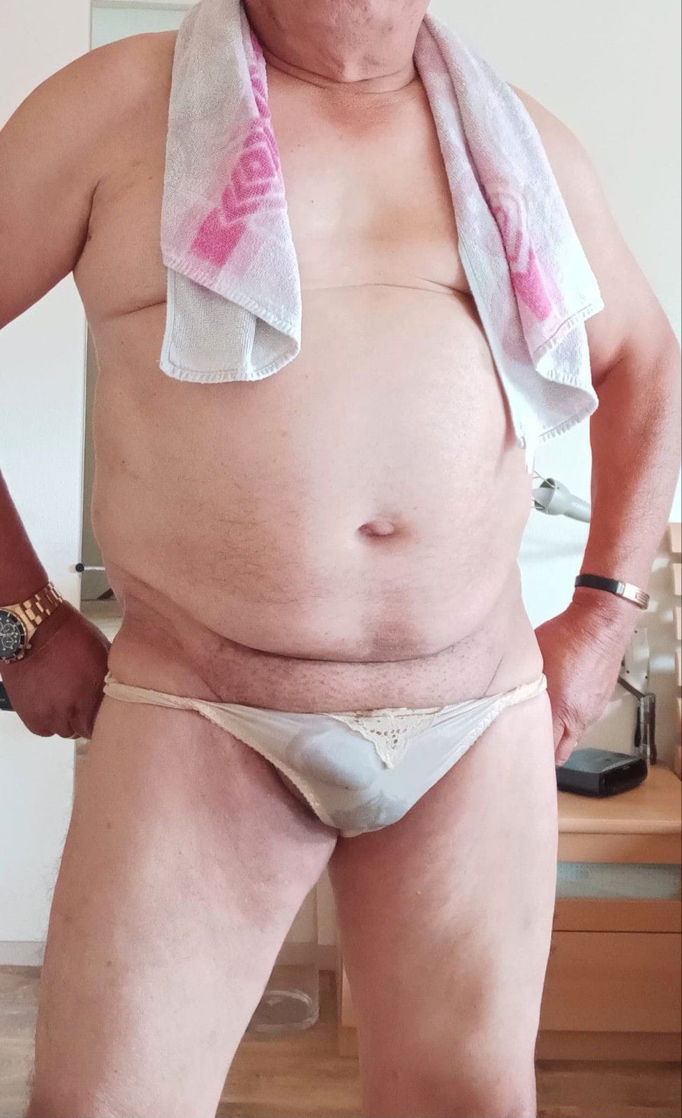 Bi Senior Naturist Exhibitionisme