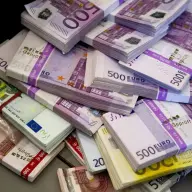 Stel En Meesteres Zoekt Slaaf! Geldslaven