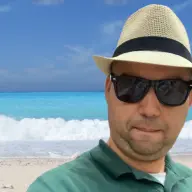 Een Aantrekkelijke Man Voor Een Volkomen Geheime Relatie Cardates