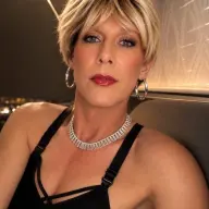 Sexy Travasletje Zoekt Wat Oudere Domiman Om Mij Lekker Te Verwennen. I Bottoms Zoeken